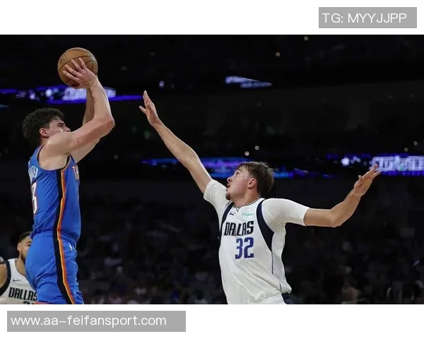 浓眉半场表现出色8投5中贡献12分5篮板1助攻1抢断展现强大实力